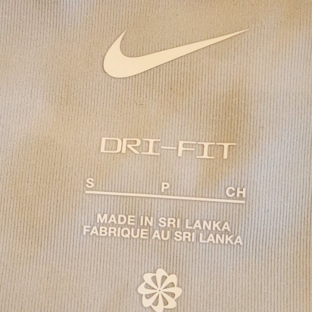 Nike Camo Cropped Sports Tank - Picture 7 of 11